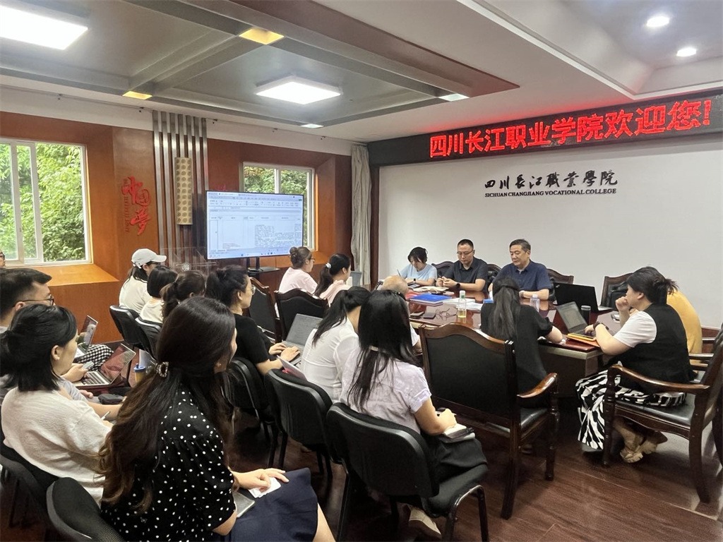 聚焦產(chǎn)教融合 重構(gòu)培養(yǎng)體系——學(xué)校召開2025級人才培養(yǎng)改革專項推進(jìn)會